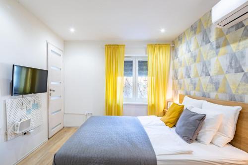 Orszagut Apartment | Sunlit Central Hideaway