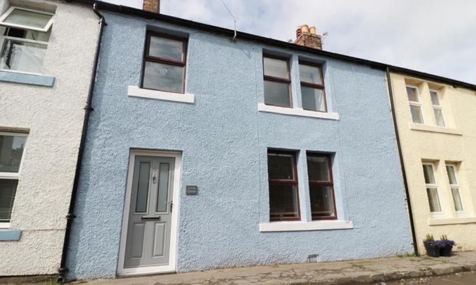 Seahouses House | Sunnie Cottage