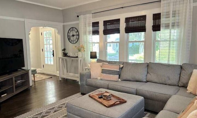 Bay View House | Sunny 3BR Craftsman Bungalow | Bay View