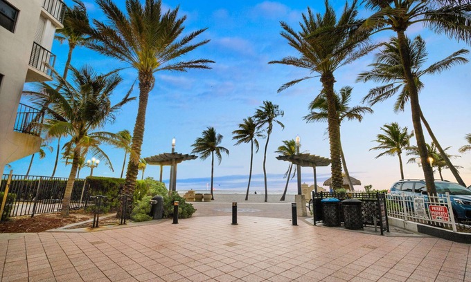 Hollywood Resort | Sunny and Modern 1/1 + Rooftop & pool on the ocean