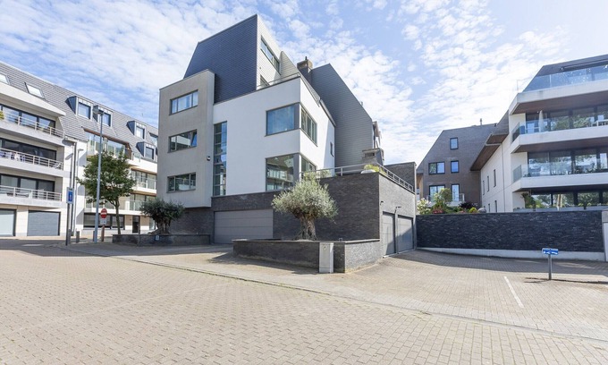 Middelkerke Apartment | Sunny apartment with open terrace