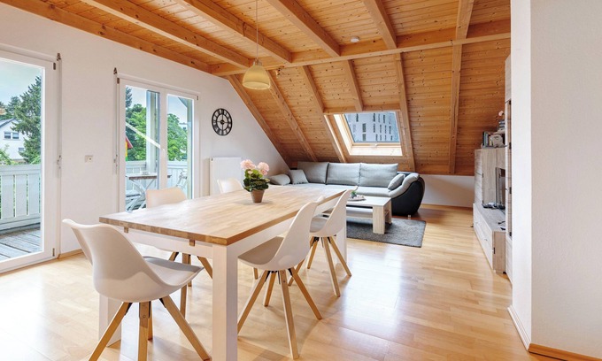 Kadelburg Apartment | Sunny Apartment with Balcony and Wi-Fi