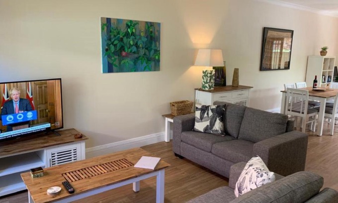 Umina Beach House | Sunny Beach Villa - Umina
