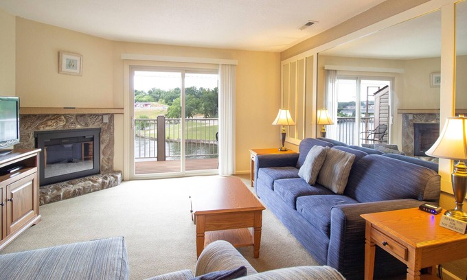 Osage Beach Resort | Sunny Condo 204 w/ Full-Sized Kitchen, Grill, & Deck Overlooking the Lake