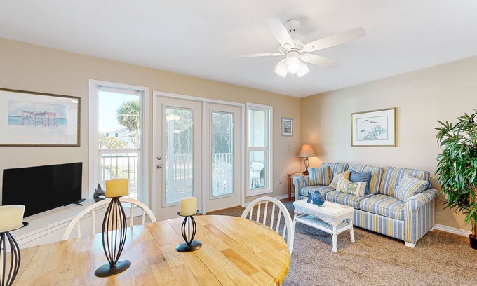 Ono Island Condo | Sunny condo with pool, hot tub, pool views, balcony, & AC