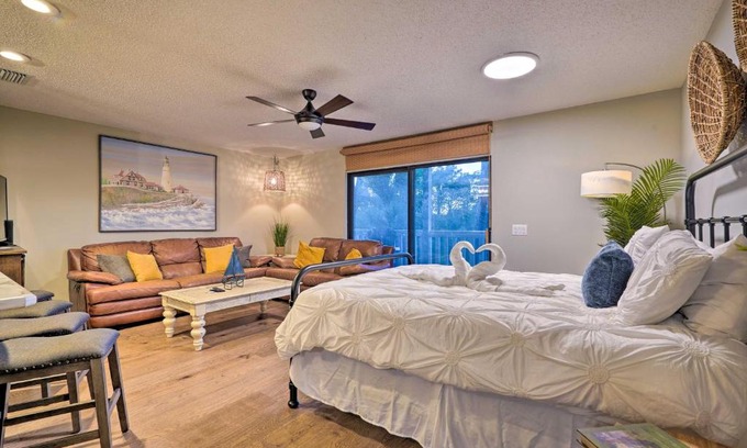 West Panama City Beach Apartment | Sunny Condo with Balcony and Pool 2 Mi to Camp Helen!