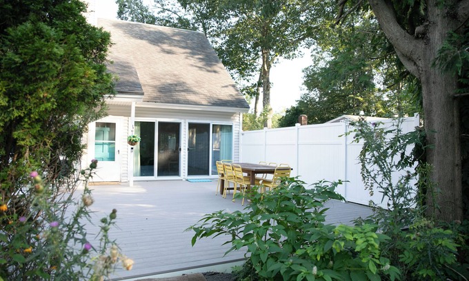 Ogunquit House | Sunny Cottage near OGT town/beach - 4 bed/2.5 bath with spacious deck!