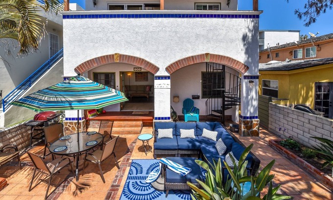 South Mission Beach Condo | ☀️Sunny Courtside House, 🏖STEPS TO OCEAN OR BAY, Bikes! South Mission BeachSD