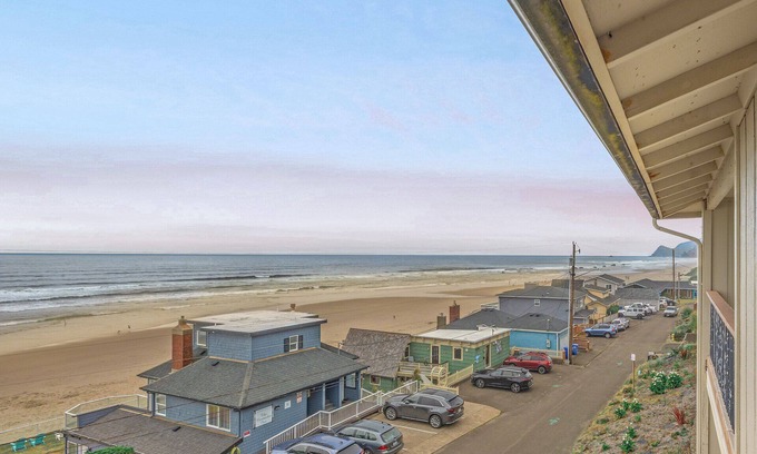 Lincoln City Condo | Sunny Delighthouse – Ocean View Condo with Pool Access, easy beach access, cozy Interior!