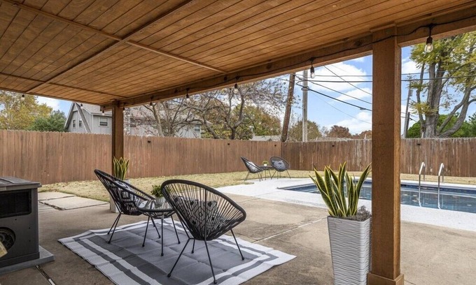 South Tulsa House | Sunny Escape Complete Reno W/Pool