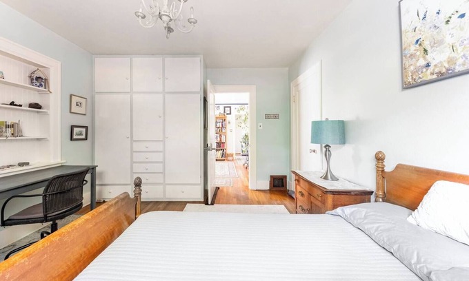 Bellingham House | Sunny Guestroom in private home. Seasonal Hot Tub & Pool!