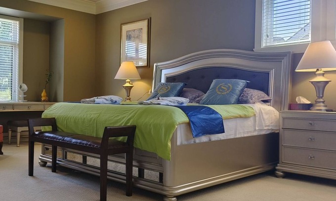 Surrey Bed & Breakfast | Sunny Island by White Rock B&B Luxury Family Harbour 3B3B