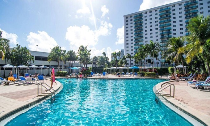 Golden Beach Condo | Sunny Isles Beach Condo: Spacious, Modern, Sleeps 6+, Steps to Ocean