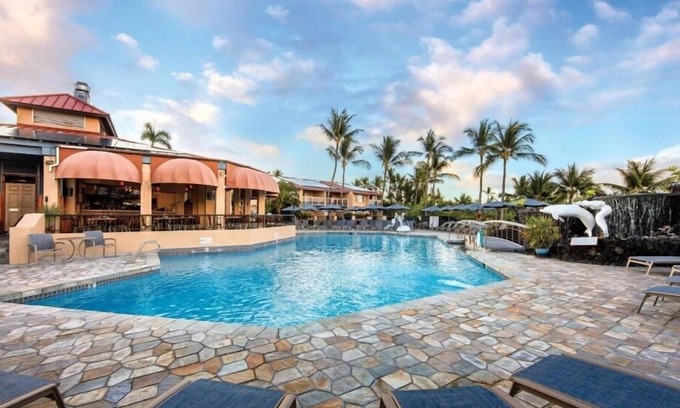 Kahaluu-Keauhou Hotel | Sunny Kona Coast 2BR Retreat with Pool & Balcony