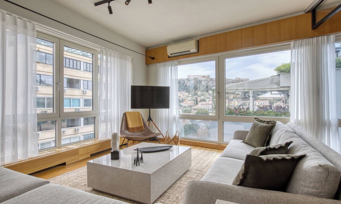 Psirri Apartment | Sunny Luxury Loft, Stunning Acropolis View, Jacuzzi