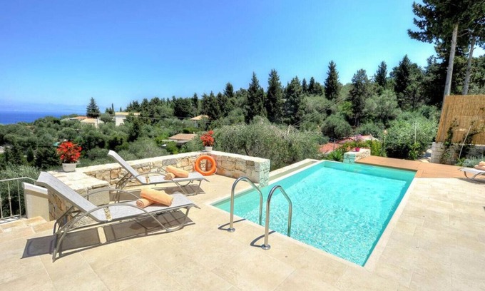 Katsimatika Villa | Sunny, Modern, Infinity Pool - walk to Gaios