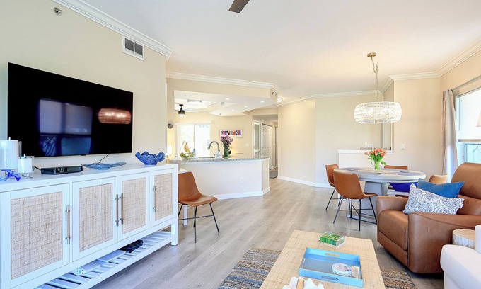 Naples Condo | Sunny Naples Condo In Carlton Lakes! Your perfect getaway in paradise awaits!