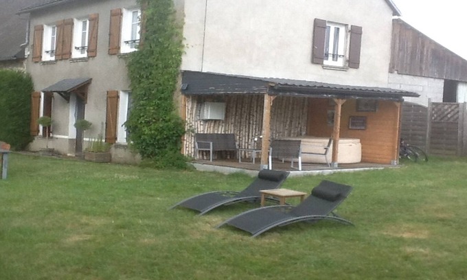 Singles House | Sunny quiet rural gite, sleeps 6 to 8, in the park of the volcanoes of Auvergne