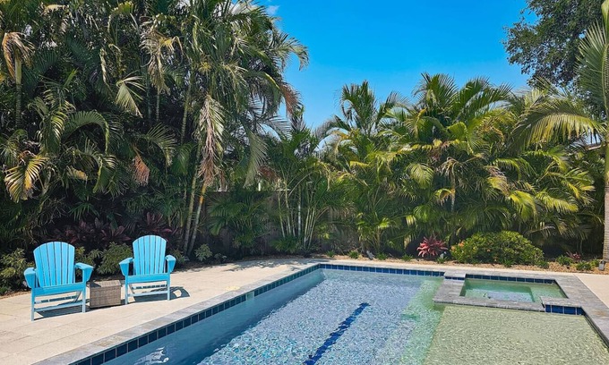 Greater Pinellas Point House | Sunny Side Up! Spacious retro pool home w spa