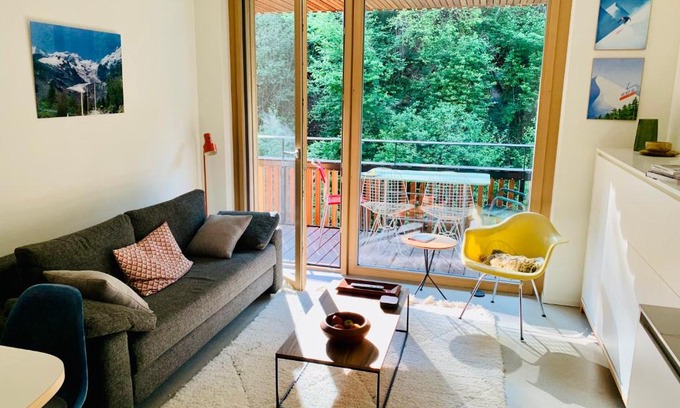 Flims Apartment | Sunny Stenna Selva 3-room ski-in ski-out apartment right by the slopes & lifts