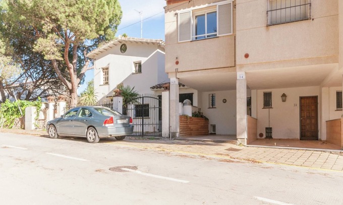 L'Escala House | Sunny Terrace Near Beach