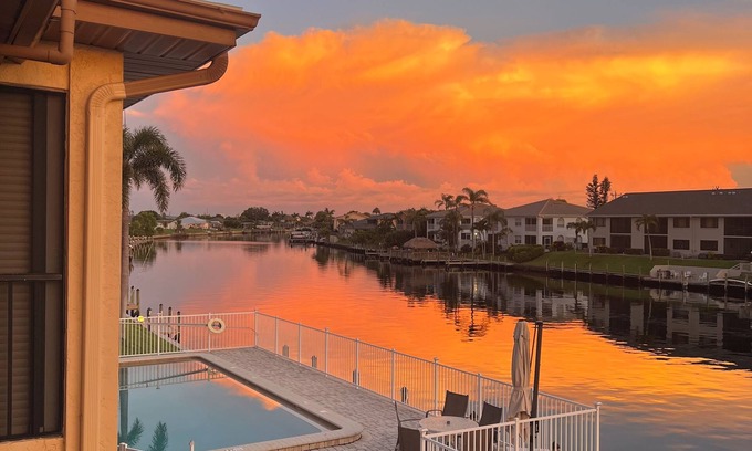 Caloosahatchee Condo | Sunny Waterfront 2BR/2BA Condo w/Sunset Views, Pool & Utilities Included