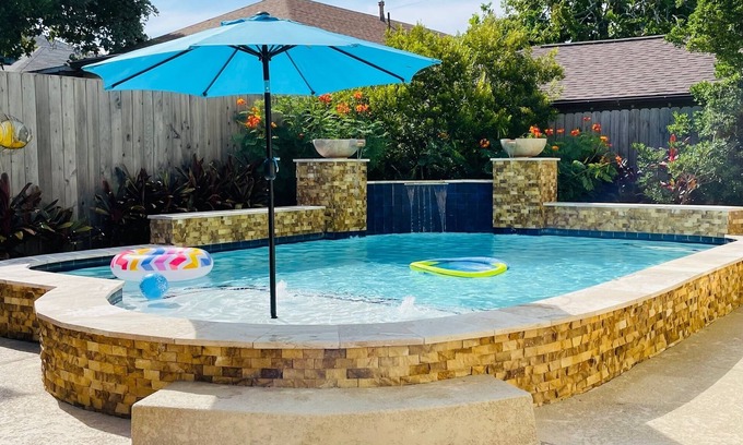 Galveston House | SunnyG Get Away - Private Pool - Walk to Pleasure Pier