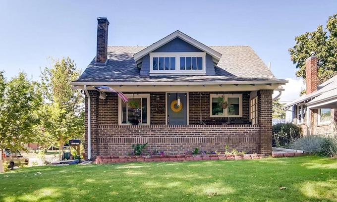 Sunnyside Apartment | Sunnyside/Highlands - Walkable to Everything!