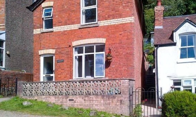 Malvern Cottage | SUNNYSIDE, pet friendly, with open fire in Upper Colwall