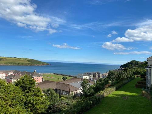 Youghal Apartment | Sunnyside View Apartment -modern & cosy apartment with magnificent views to match