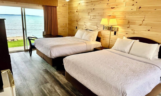 Mackinaw City Hotel | Sunrise Beach Motel