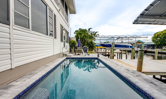 Matlacha Apartment | Sunrise In Paradise POOL Kayak bikes fish from dock