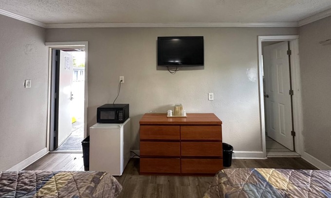 West Babylon Hotel | Sunrise Inn Motel
