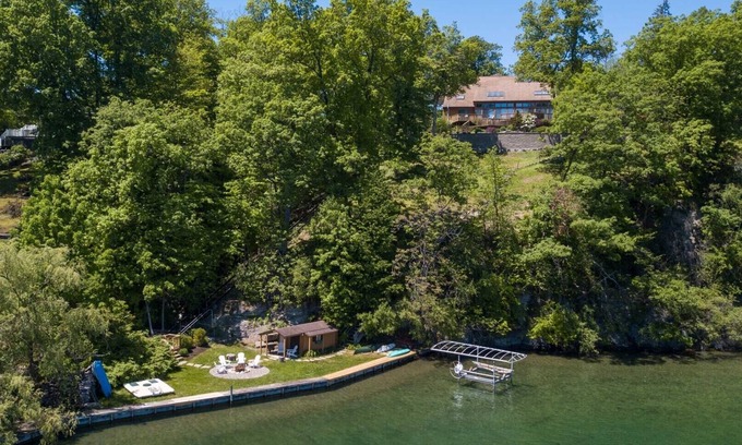 Canandaigua Cottage | Sunrise Lake House - Stunning Canandaigua Lake Views!