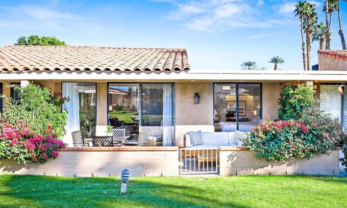 Rancho Mirage House | Sunrise Sanctuary: Monthly Retreat with Pool