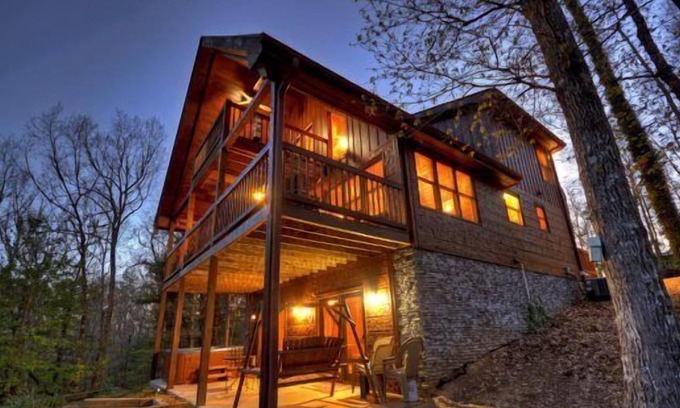 Mineral Bluff Cabin | Sunrise Splendor- Mineral Bluff, GA (SUMMER SPECIAL RESERVE 7 NIGHTS BUT ONLY PAY FOR 6!!)