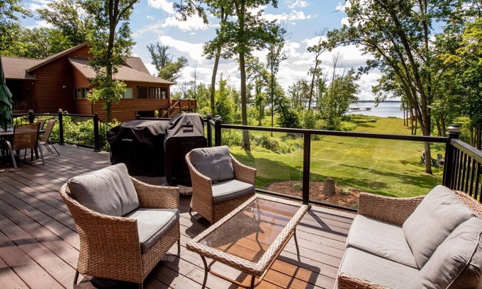 Brainerd Apartment | Sunroom-Game room- Family Room- Kayaks, Games, Water Toys, Beach & Dock!