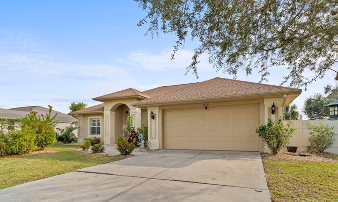 Port Charlotte House | Sunseeker Haven for 10!
