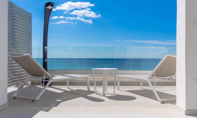 Torre Pali House | Sunset 194 beachfront