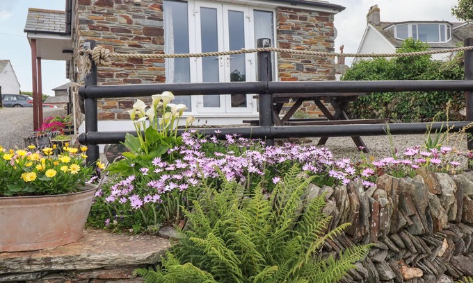 Tintagel Cottage | SUNSET COTTAGE, romantic, with a garden in Tintagel