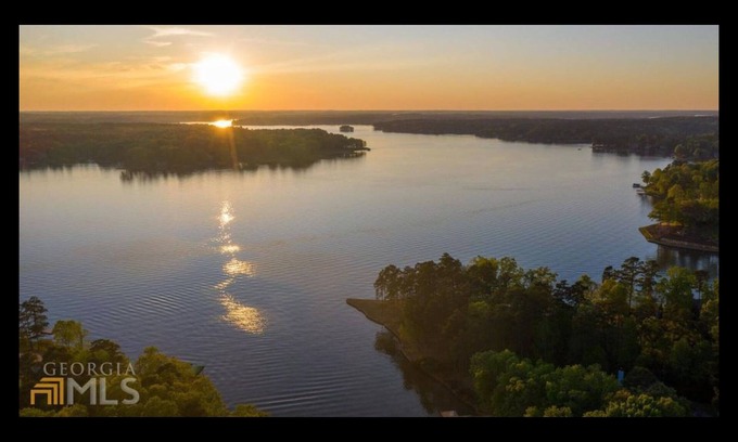 Lake Oconee House | Sunset Cove Too. Private lakeside cottage on Lake Oconee