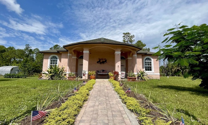 Rural Estates House | Sunset Hide A Way Entire Guest House