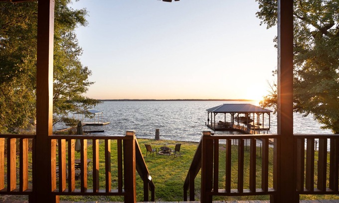 Flint House | Sunset House on Lake Palestine