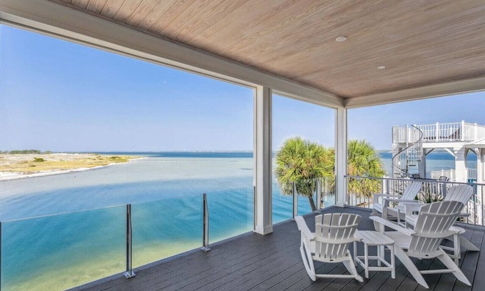 Navarre Beach House | Sunset Island Villa: Gorgeous large 5 bedroom beach home located directly on the sound! Sleeps 10