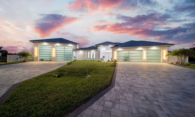 Burnt Store House | Sunset Manor - Luxurious 5BR/4BA Pool Canal front home in Cape Coral