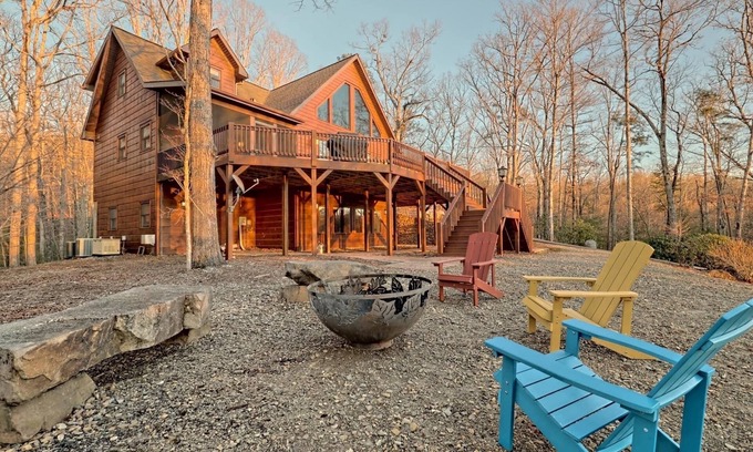 Fannin County Cabin | Sunset Mountain Views- Spacious Luxurious cabin