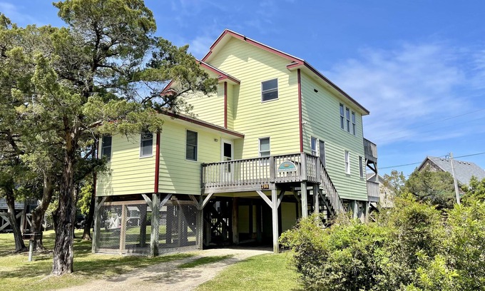 Ocracoke House | Sunset On Trent: Dog Friendly, comfortable, several inviting decks.