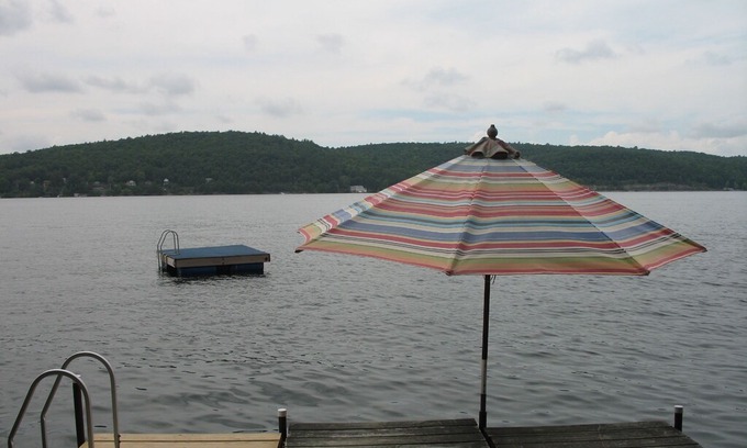 Bomoseen Cabin | SUNSET PINES CABIN LAKEFRONT