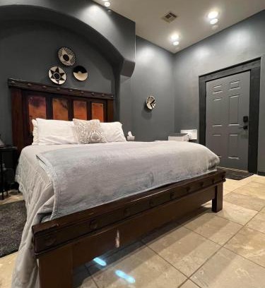 Pinnacle Peak House | Sunset Suite - Cave Creek Guest Suites