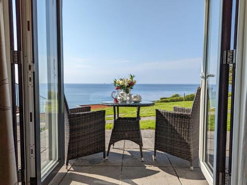 Seaton House | Sunset Surf - Mount Brioni